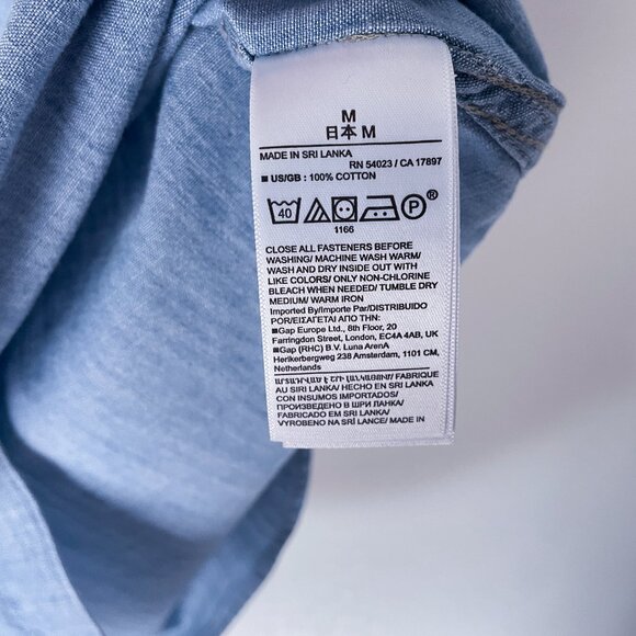 Banana Republic Standard Fit 2 Pocket Chambray Shirt Size Medium NWT - Picture 9 of 11